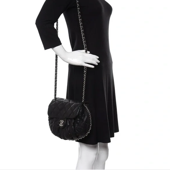 Authentic Chanel bag. Purchased in chanel boutique - Picture 7 of 12